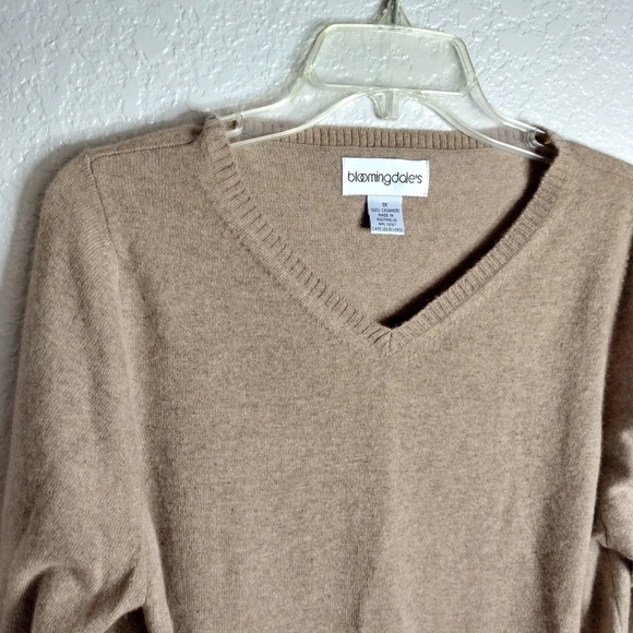 Bloomingdale's cashmere v neck long sleeve sweater sz 1X - Picture 2 of 6